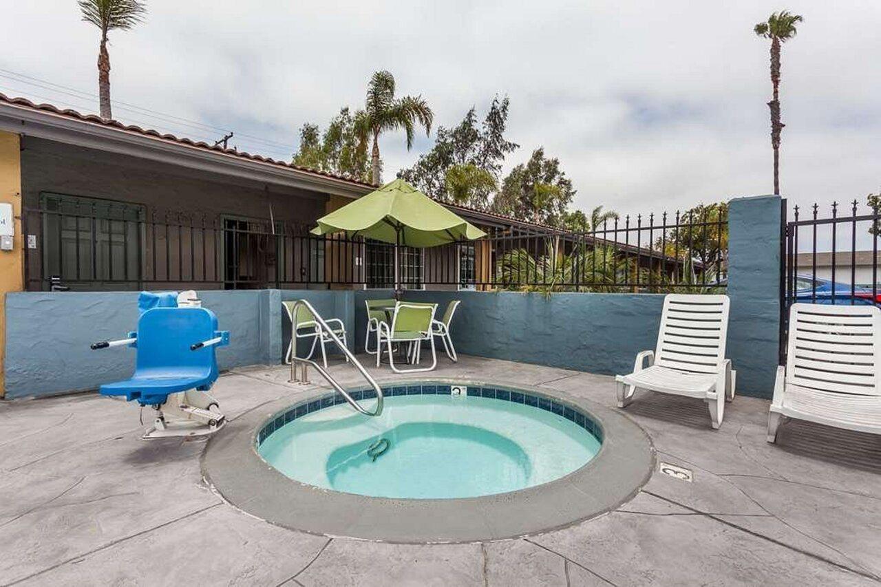 Howard Johnson By Wyndham National City/San Diego South Buitenkant foto
