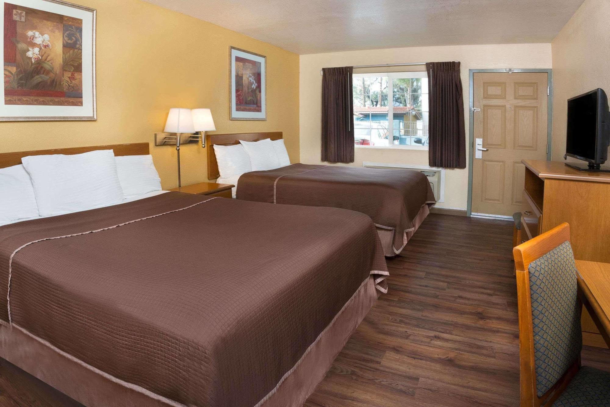 Howard Johnson By Wyndham National City/San Diego South Buitenkant foto