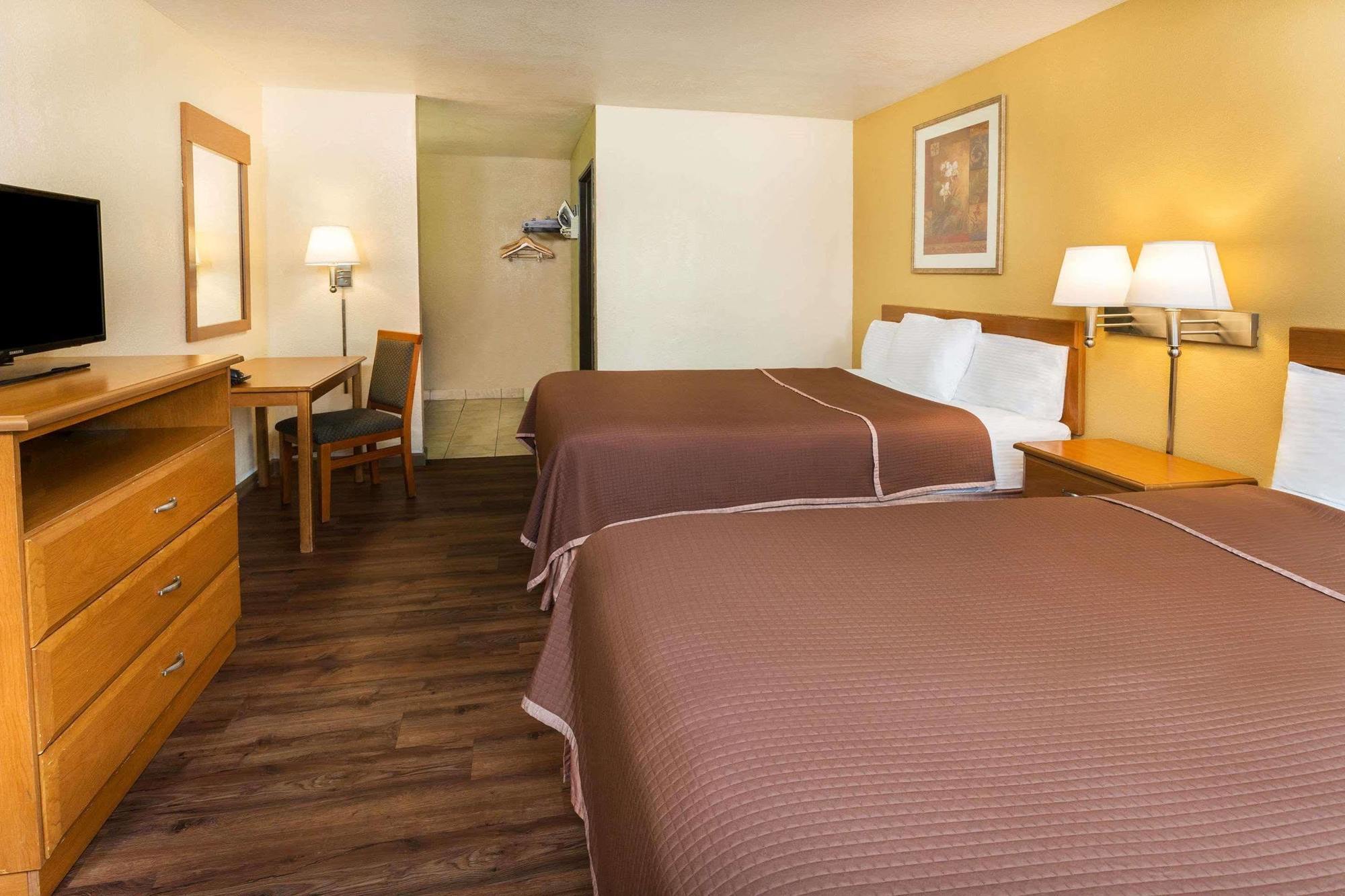 Howard Johnson By Wyndham National City/San Diego South Buitenkant foto