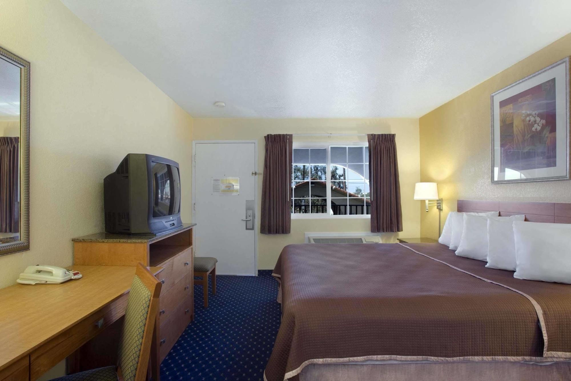 Howard Johnson By Wyndham National City/San Diego South Buitenkant foto