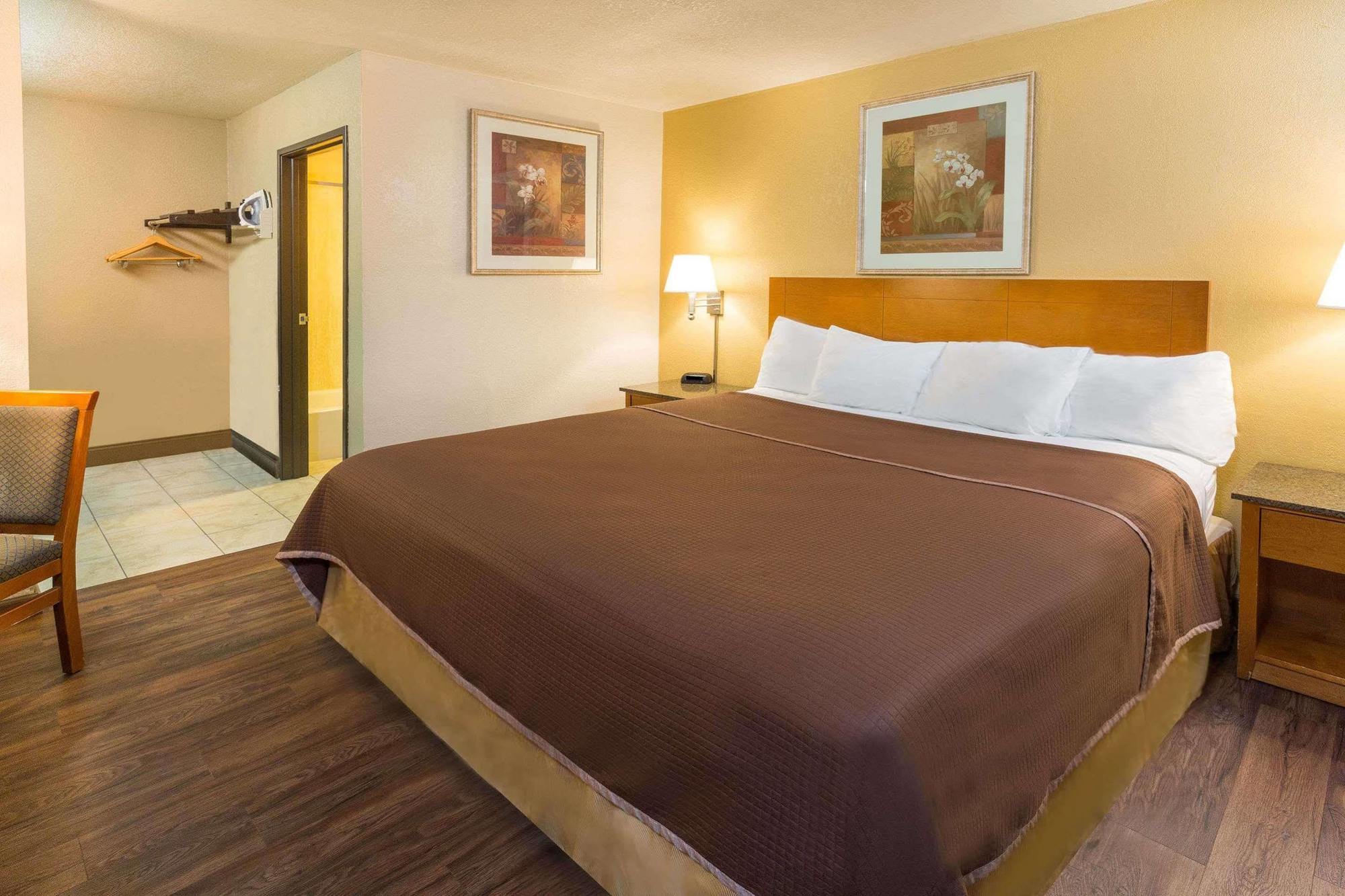Howard Johnson By Wyndham National City/San Diego South Buitenkant foto