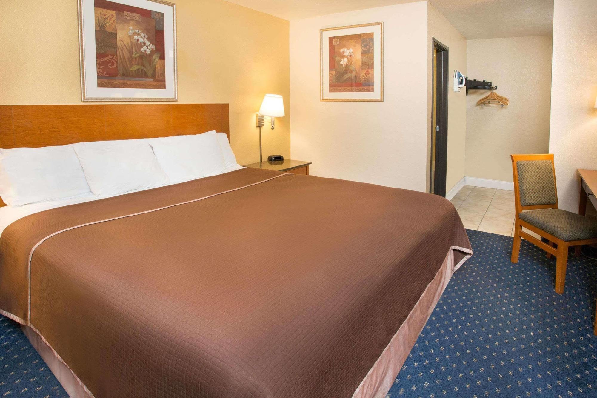 Howard Johnson By Wyndham National City/San Diego South Buitenkant foto