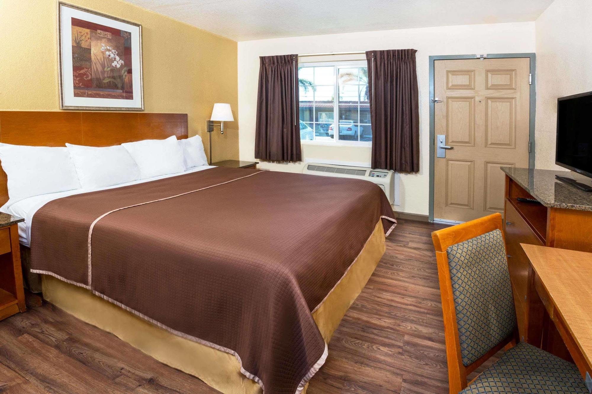 Howard Johnson By Wyndham National City/San Diego South Buitenkant foto