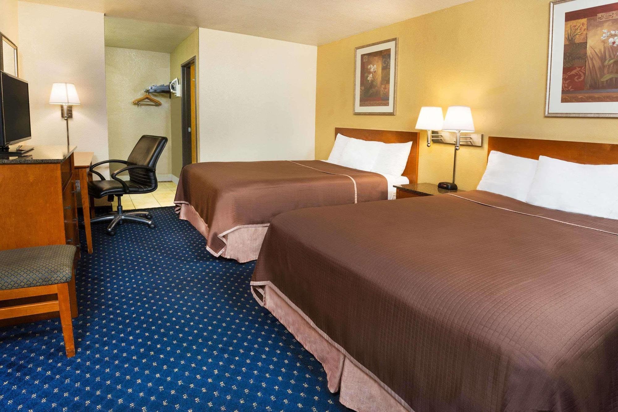 Howard Johnson By Wyndham National City/San Diego South Buitenkant foto