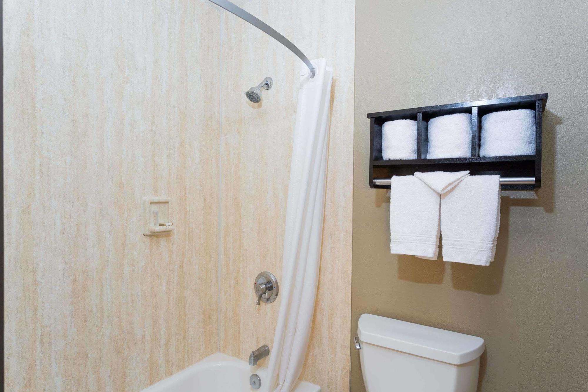 Howard Johnson By Wyndham National City/San Diego South Buitenkant foto