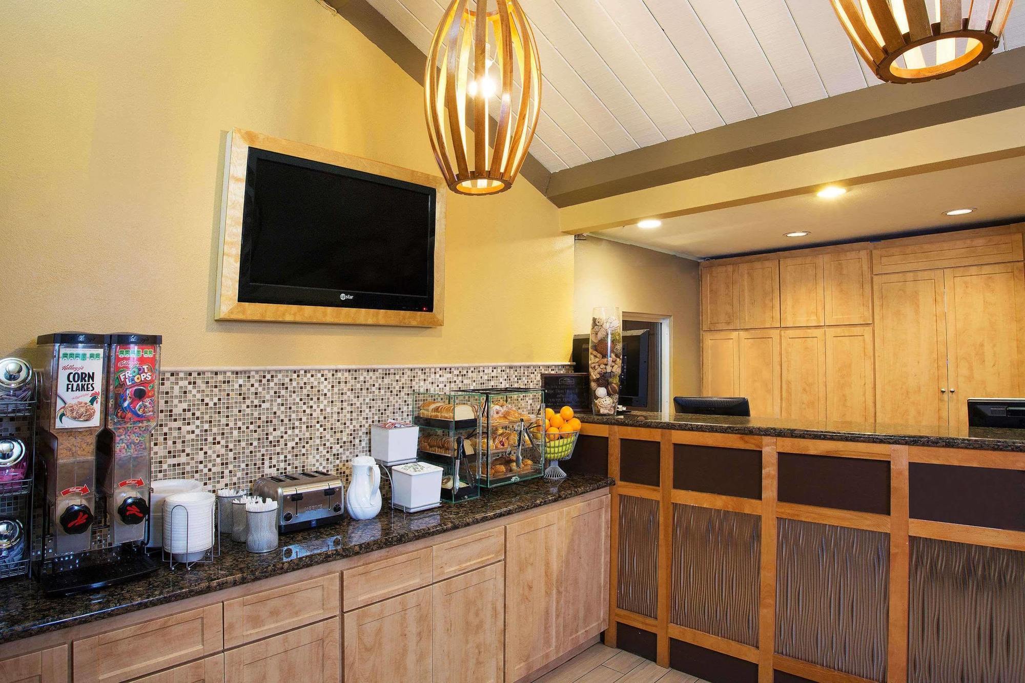 Howard Johnson By Wyndham National City/San Diego South Buitenkant foto